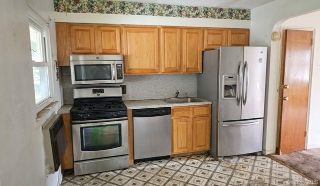 1062 E 229th Street, Bronx, NY 10466