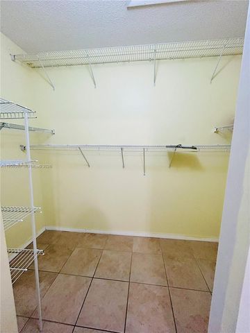 21523 SW 90th Ave, Cutler Bay, FL 33189