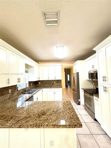 21523 SW 90th Ave, Cutler Bay, FL 33189