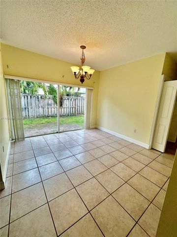 21523 SW 90th Ave, Cutler Bay, FL 33189