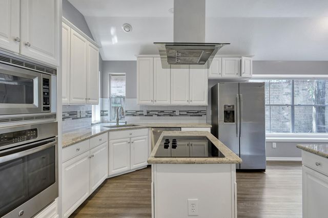 95 N Crossed Birch Place, The Woodlands, TX 77381