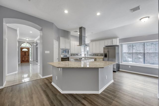 95 N Crossed Birch Place, The Woodlands, TX 77381