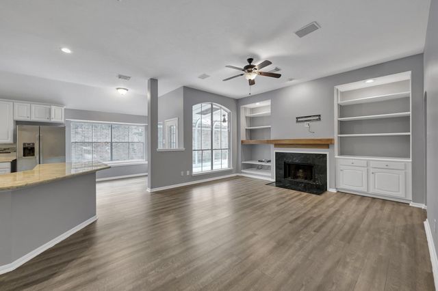 95 N Crossed Birch Place, The Woodlands, TX 77381