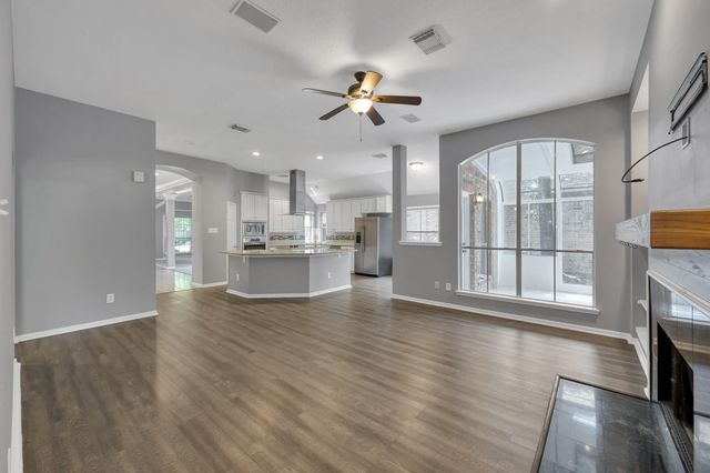 95 N Crossed Birch Place, The Woodlands, TX 77381