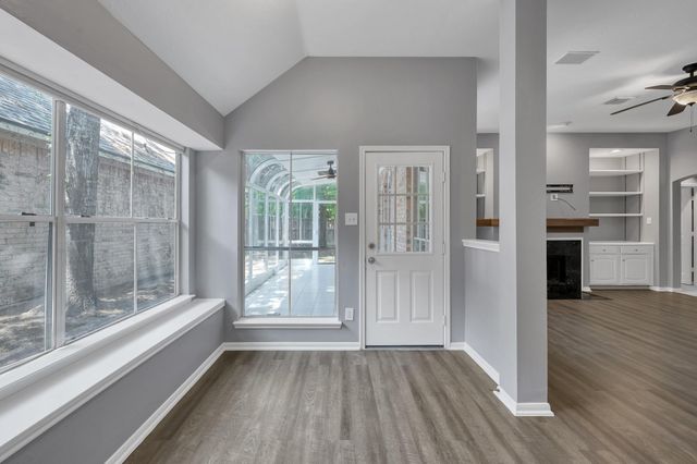 95 N Crossed Birch Place, The Woodlands, TX 77381