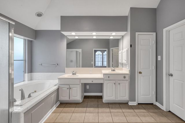 95 N Crossed Birch Place, The Woodlands, TX 77381