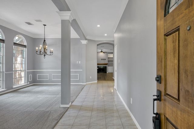 95 N Crossed Birch Place, The Woodlands, TX 77381