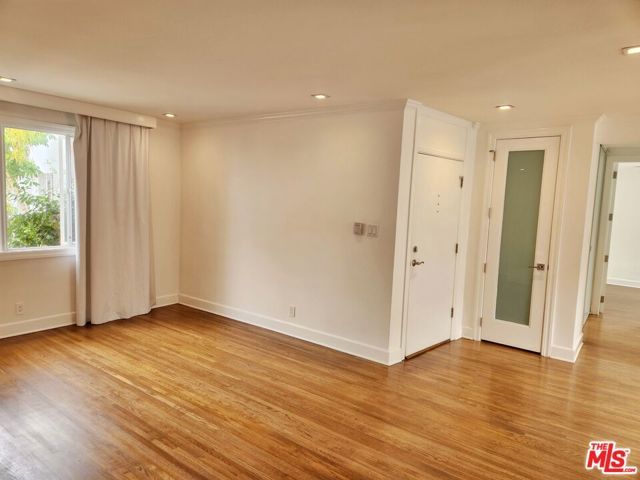 136 San Vicente Blvd A, Santa Monica, CA 90402