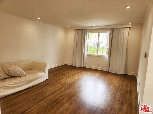 136 San Vicente Blvd A, Santa Monica, CA 90402