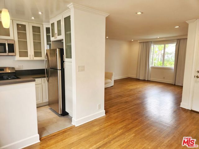 136 San Vicente Blvd A, Santa Monica, CA 90402