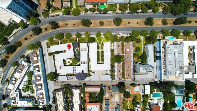 136 San Vicente Blvd A, Santa Monica, CA 90402