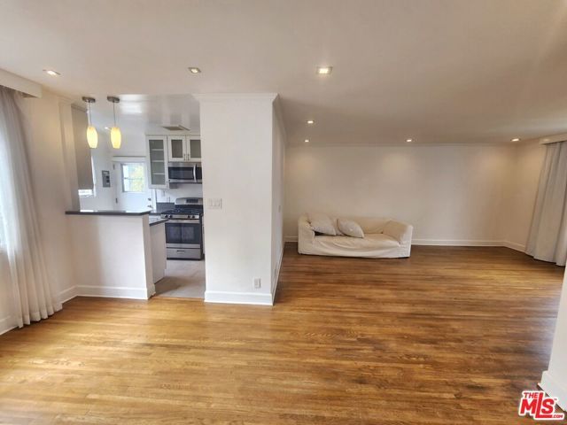 136 San Vicente Blvd A, Santa Monica, CA 90402
