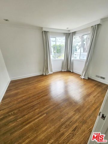 136 San Vicente Blvd A, Santa Monica, CA 90402