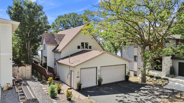 15267 Fairbanks Trail NE, Prior Lake, MN 55372