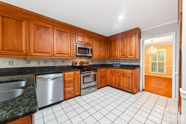 2804 Wimbledon Drive, Gastonia, NC 28056