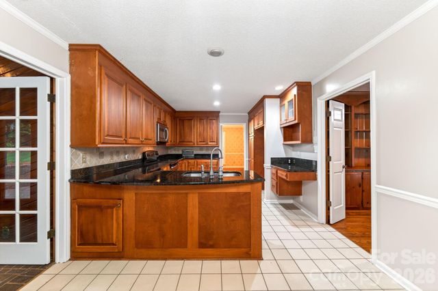 2804 Wimbledon Drive, Gastonia, NC 28056