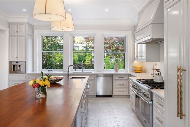 7 Red Cross Avenue, Newport, RI 02840