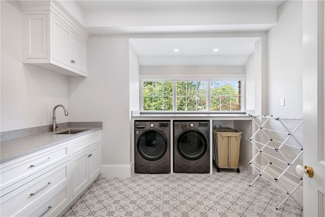 7 Red Cross Avenue, Newport, RI 02840