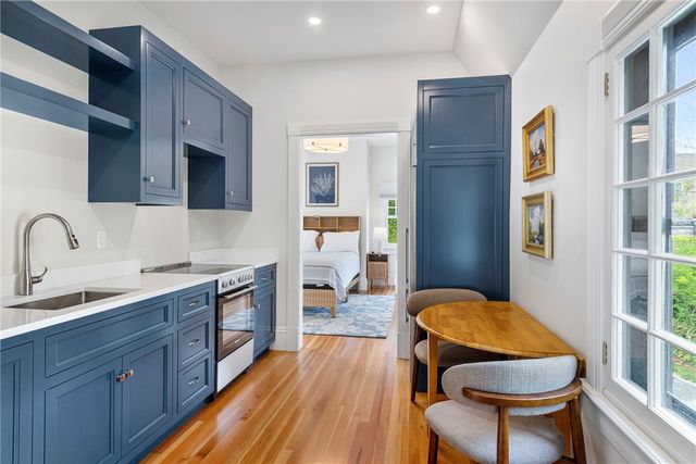 7 Red Cross Avenue, Newport, RI 02840