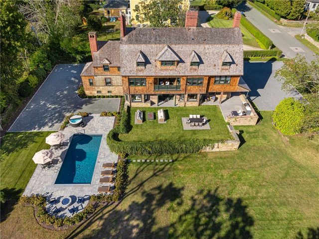 7 Red Cross Avenue, Newport, RI 02840