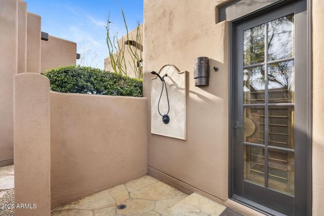 10585 E Crescent Moon Drive 15, Scottsdale, AZ 85262