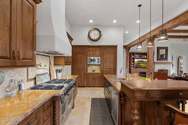 10585 E Crescent Moon Drive 15, Scottsdale, AZ 85262