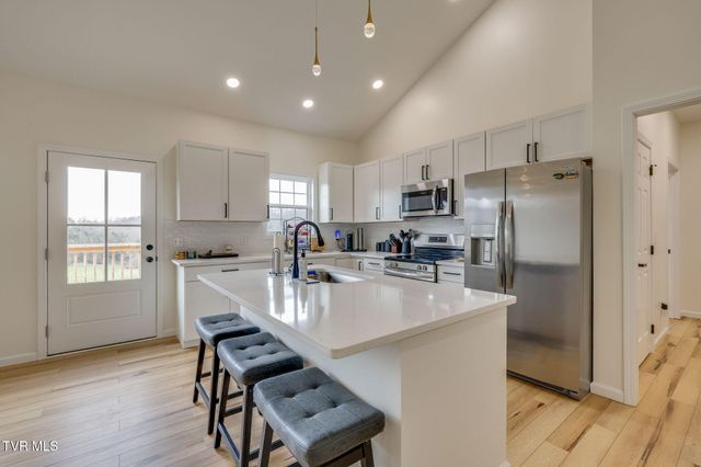 284 Old Charity Hill Road, Elizabethton, TN 37643