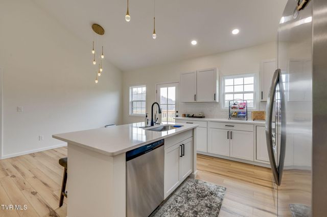 284 Old Charity Hill Road, Elizabethton, TN 37643