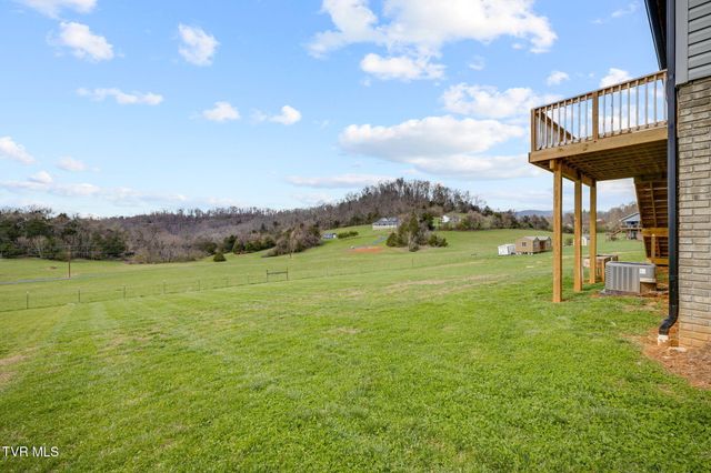 284 Old Charity Hill Road, Elizabethton, TN 37643