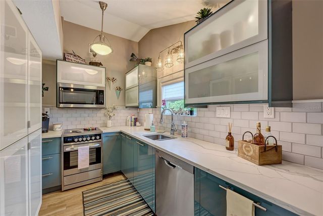 1045 40TH STREET, Sarasota, FL 34234