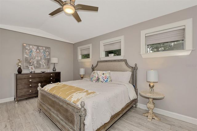 1045 40TH STREET, Sarasota, FL 34234