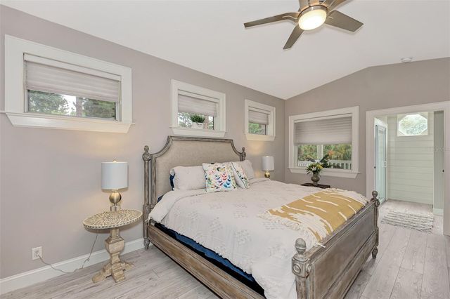 1045 40TH STREET, Sarasota, FL 34234