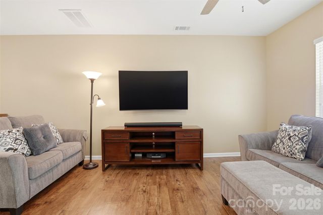 9040 Bradstreet Commons Way, Charlotte, NC 28215