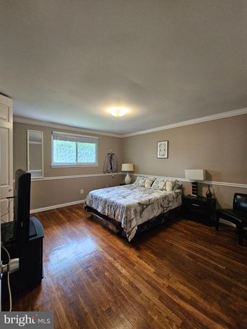 8913 CROMWELL DR, Springfield, VA 22151