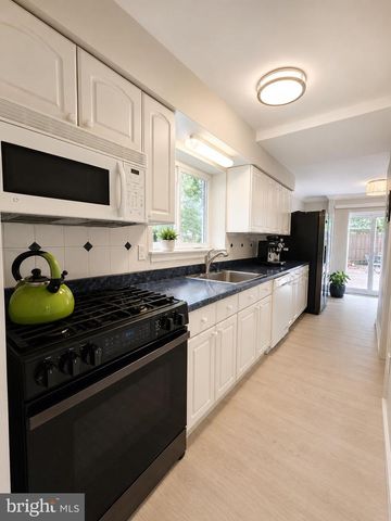 8913 CROMWELL DR, Springfield, VA 22151