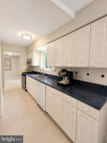 8913 CROMWELL DR, Springfield, VA 22151