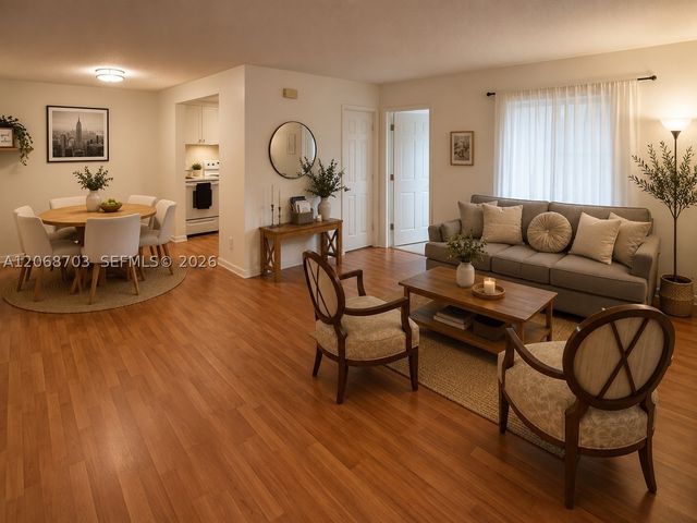 7910 Taft St 208, Pembroke Pines, FL 33024