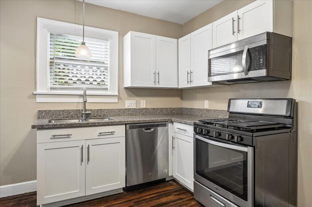 12 Greenwood Street B, Houston, TX 77011