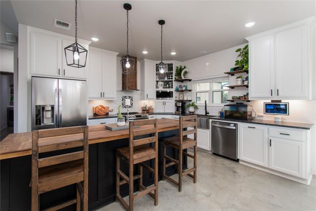 635 County Road 101, Rogers, TX 76569