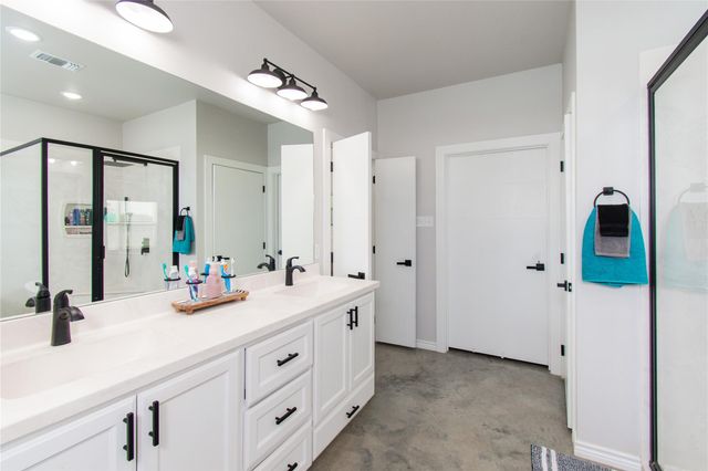 635 County Road 101, Rogers, TX 76569