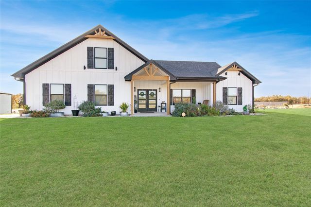 635 County Road 101, Rogers, TX 76569