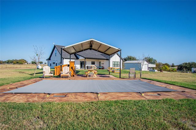 635 County Road 101, Rogers, TX 76569