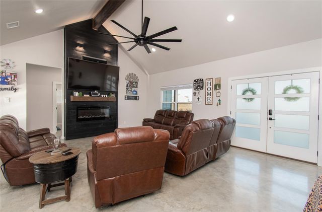 635 County Road 101, Rogers, TX 76569