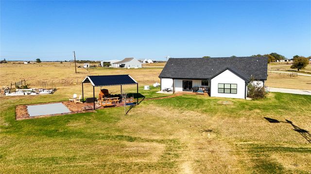 635 County Road 101, Rogers, TX 76569