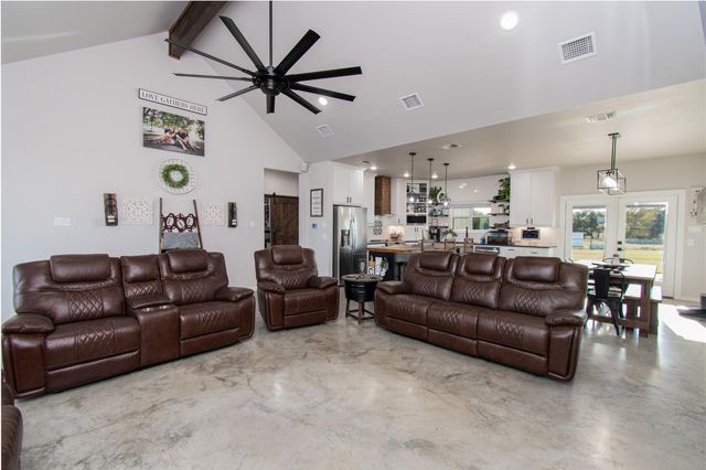 635 County Road 101, Rogers, TX 76569