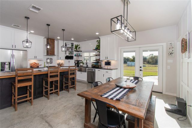 635 County Road 101, Rogers, TX 76569