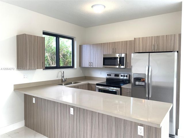 211 NW 7th Ct A, Hallandale Beach, FL 33009