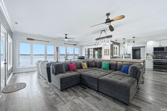 1255 Lane 280 Hamilton Lake, Hamilton, IN 46742