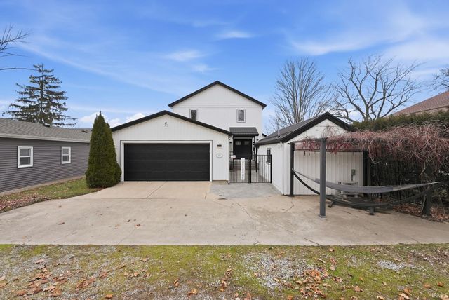 1255 Lane 280 Hamilton Lake, Hamilton, IN 46742