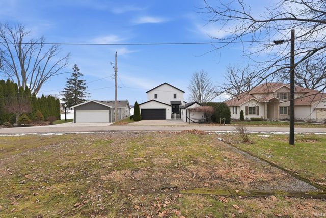 1255 Lane 280 Hamilton Lake, Hamilton, IN 46742